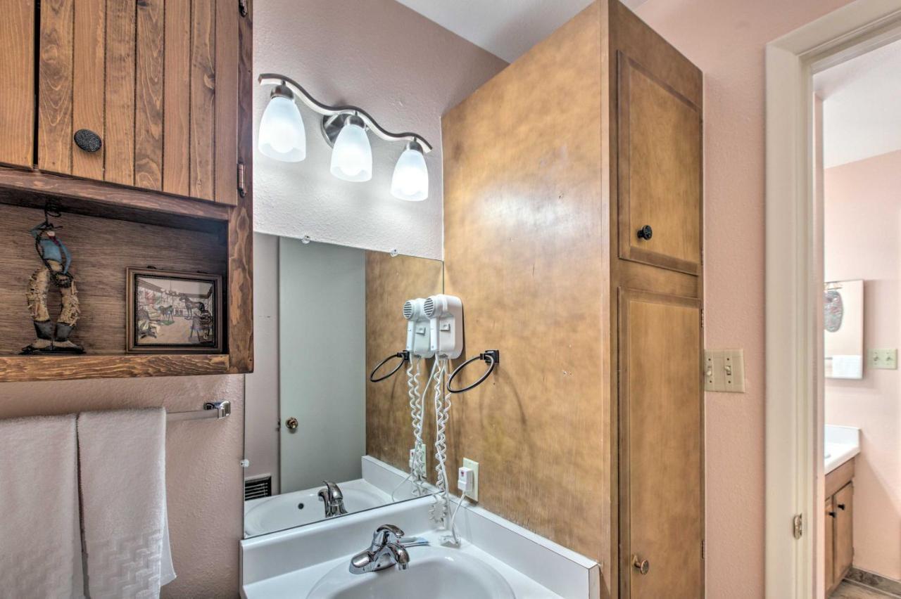 Red River Ski Condo On Main St - Mtn View! Exterior foto